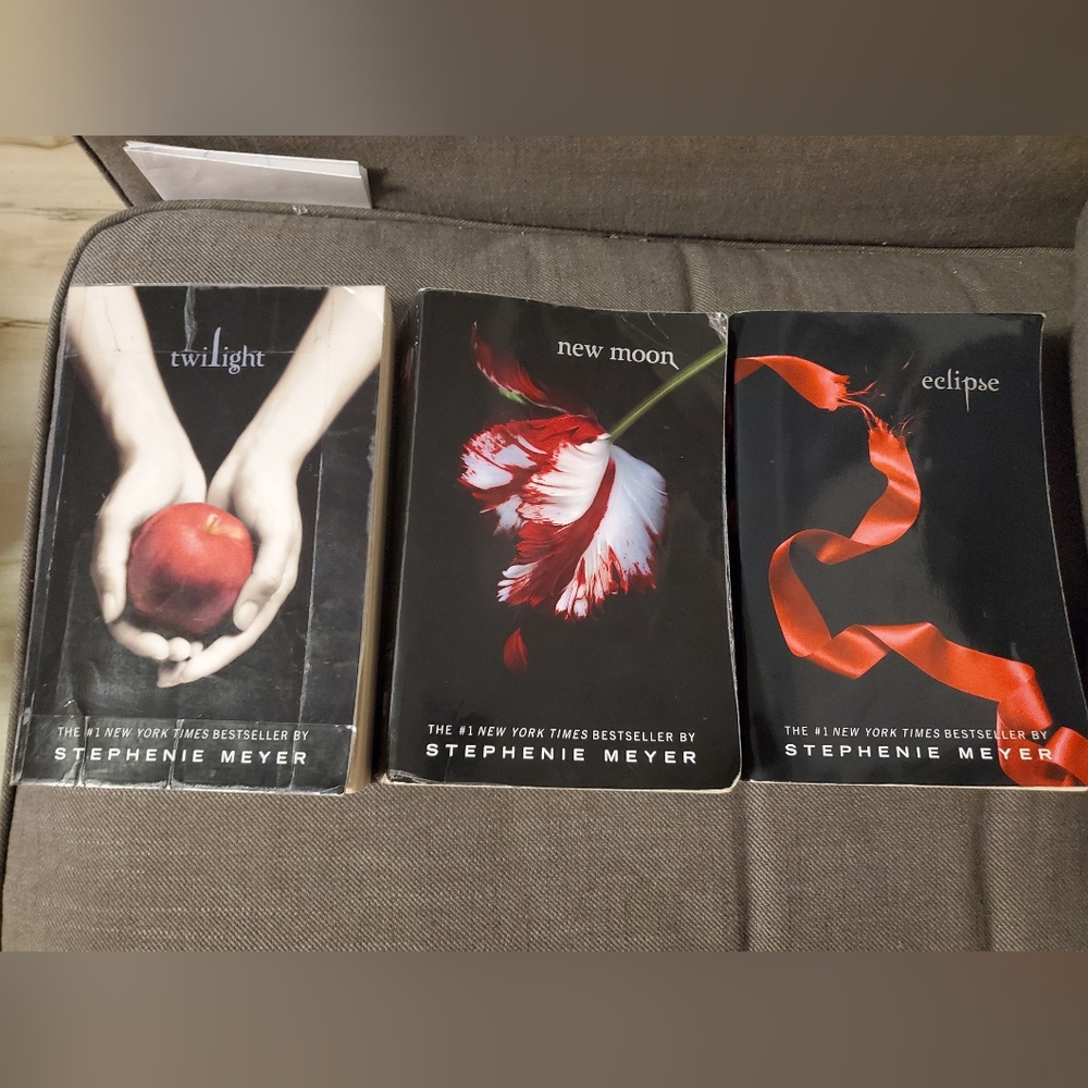 3 Twighlight Series Books